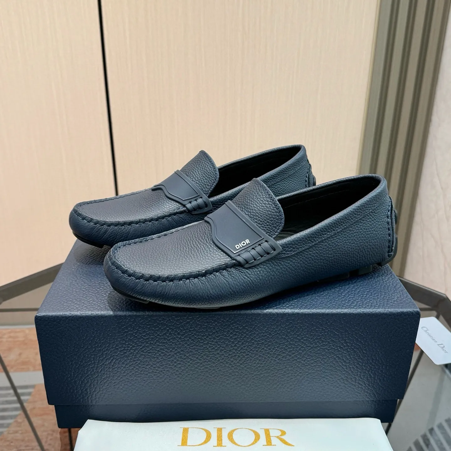 Men's shoes: 580💰 (Niu Li) (Dior Doudou shoes) Exclusive new model Official website new model The upper is made of high-quality imported calf, the color is delicate, and the luxurious texture flows. Tailor-made for exquisite men, creating a noble aura. Delicate and smooth lines. Cowhide lining. Size: 38-44, 45 customized. Outdoor driving shoes for experienced drivers🚗